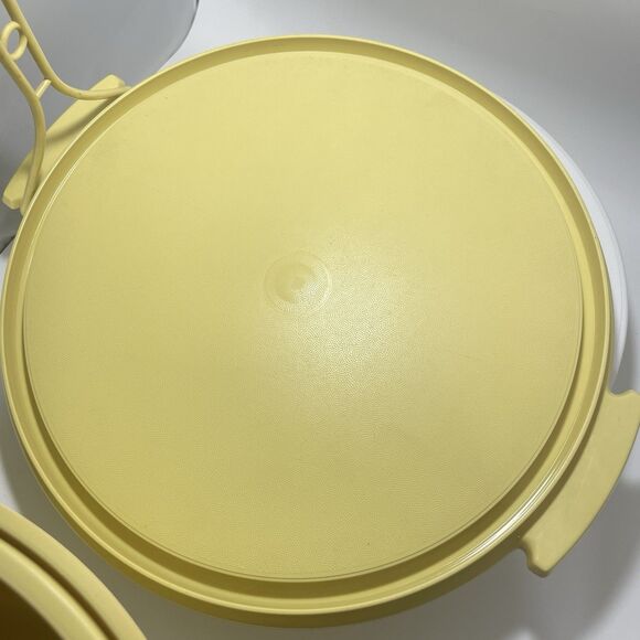 Vintage Harvest Gold Tupperware Cake Carrier With Handle Made In USA - Picture 10 of 11